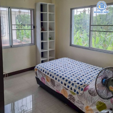 *****บ้านแฝดมือสองย่านนนทบุรี ม.ซอยบางกร่าง63 บางกรวย-ไทรน้อย เนื้อที่กว้างเกือบ 41 ตร.ว. ฟังก์ชัน 3 ห้องนอน 2 ห้องน้ำ ที่จอดรถ 2 คัน บ้านสวย ตกแต่งใหม่พร้อมเข้าอยู่ บนทำเลแห่งการเดินทาง เชื่อมต่อถนนบางกรวย-ไทรน้อย ถนนราชพฤกษ์, ถนนรัตนาธิเบศร์ จองเลยวันนี้!